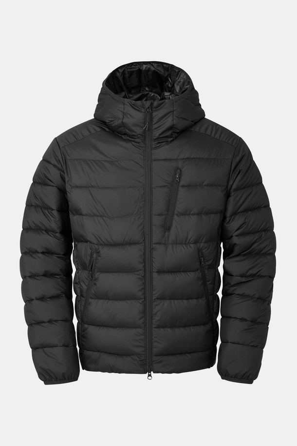 데일리앤스포츠 후드 패딩 점퍼 CJP156는 겨울철 추위를 막아줄 공용 숏패딩입니다. 블랙 컬러의 무지 디자인으로 스포티함과 캐주얼한 스타일을 동시에 연출할 수 있습니다. 두꺼운 두께감과 부드러운 촉감의 나일론 소재를 사용하여 편안한 착용감을 제공합니다. 후드와 퀼팅 디테일, 그리고 긴 소매와 집업 여밈 방식으로 디자인되었으며, 레귤러핏으로 제작되어 활동성을 높였습니다. 안감은 패딩으로 제작되어 보온성을 극대화한 데일리 패딩 점퍼입니다.
