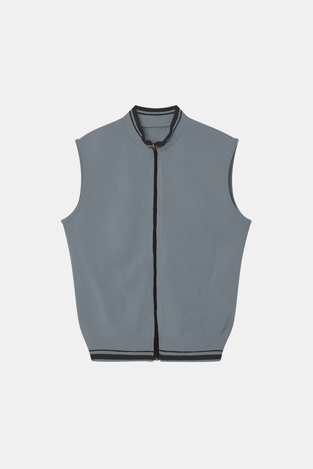 **리어 스판 경량 니트 조끼 CNIT113**은 베이지 그레이 컬러의 베이직 스타일 니트 조끼입니다. 봄, 여름, 가을, 겨울 사계절 내내 활용 가능한 실용적인 아이템입니다. 폴리에스터, 아크릴, 폴리우레탄 혼방 소재로 제작되어 가볍고 편안한 착용감을 선사하며, 신축성이 적당하여 활동성을 높였습니다. 출근룩, 비즈니스 캐주얼, 모임룩 등 다양한 TPO에 클래식, 미니멀, 캐주얼 스타일로 연출할 수 있는 조끼입니다.
