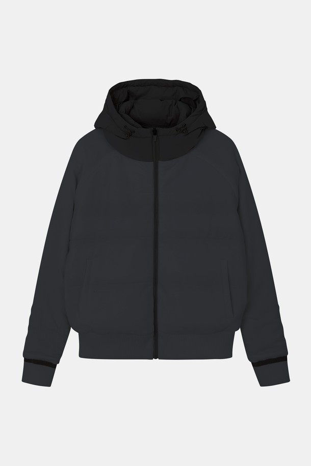 여성 방풍 후드 패딩 점퍼 CJP157는 베이직한 디자인으로 데일리룩과 골프웨어에 활용하기 좋은 아우터입니다. 아이보리, 차콜 두 가지 색상으로 출시되었으며, 사계절 착용 가능한 보통 두께감의 점퍼입니다. 방풍 기능성 원단과 보온성 안감, 경량 충전재를 사용하여 활동성과 따뜻함을 제공합니다. 후드 조절 스트링과 스토퍼 디테일로 실용성을 더했으며, 집업 스타일로 간편하게 착용 가능합니다. 미니멀, 캐주얼, 스포티한 스타일을 즐기는 분들께 추천합니다.
