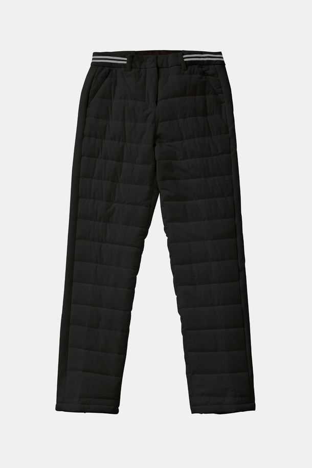 여성 일자핏 밴딩 패딩 팬츠 CPT177은 가볍고 따뜻한 겨울철 필수템입니다. 아이보리와 블랙 두 가지 색상으로 출시되어 데일리룩과 스포티룩 모두 연출 가능합니다. 허리 밴딩 디자인으로 편안한 착용감을 선사하며, 가벼운 폴리에스터 소재와 퀼팅 안감으로 보온성을 높였습니다. 하든 타입 지퍼 포켓으로 실용성을 더했으며, 일자핏으로 다리 라인을 깔끔하게 잡아줍니다. 활동적인 스포티 스타일과 미니멀한 무드를 동시에 즐길 수 있는 기능성 디자인의 패딩 팬츠입니다.
