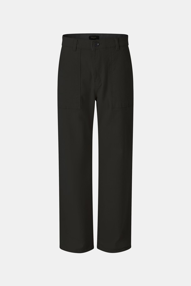 일자핏 사방스판 기모 퍼티그 팬츠 CPT179는 남성용 바지로, 캐주얼과 일상, 출근룩과 여행룩 모두 소화 가능한 활용도 높은 아이템입니다. 면과 폴리우레탄 혼방 소재로 제작되어 사방 스판 기능으로 편안한 착용감을 제공하며, 안감 기모 처리로 보온성을 높였습니다. 베이직, 미니멀, 밀리터리 스타일을 아우르며 블랙, 카키, 모카, 크림 4가지 다채로운 색상으로 만나볼 수 있습니다. 레귤러핏 일자핏으로 어떤 상의와도 자연스럽게 어울려 다양한 스타일 연출이 가능합니다. 봄, 여름, 가을, 겨울 사계절 내내 활용할 수 있는 실용적인 퍼티그 팬츠입니다.
