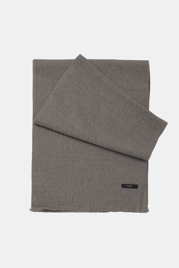 멀티컬러 보카시 머플러 CMU103은 블랙, 그레이, 아이보리, 베이지, 라이트브라운 등 다양한 색상으로 출시되어 어떤 스타일에도 매치하기 용이합니다. 아크릴 소재로 제작되어 부드러운 촉감을 선사하며, 봄, 여름, 가을, 겨울 사계절 내내 착용 가능합니다. 보카시 무늬와 무지 디자인으로 캐주얼하고 베이직한 스타일을 연출할 수 있습니다. 두께는 보통이며, 남녀 공용으로 활용할 수 있어 실용적입니다. 데일리룩에 포인트 아이템으로 활용하여 개성 있는 스타일을 완성해보세요.
