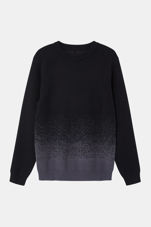 도트 그라데이션 라운드 니트 CNIT116은 남녀 공용으로, 블랙과 그레이 두 가지 색상으로 제공됩니다. 비스코스와 폴리에스테르 혼방 소재로 제작되어 부드러운 촉감과 좋은 신축성을 자랑합니다. 라운드넥에 긴소매 기장으로, 봄, 가을, 겨울 세 계절 모두 활용 가능합니다. 도트와 그라데이션 패턴이 돋보이는 베이직핏의 캐주얼 니트로, 미니멀하고 클래식한 스타일을 연출하기 좋습니다. 일상 및 캐주얼 룩에 편안하게 매치하여 모던한 분위기를 더해보세요.
