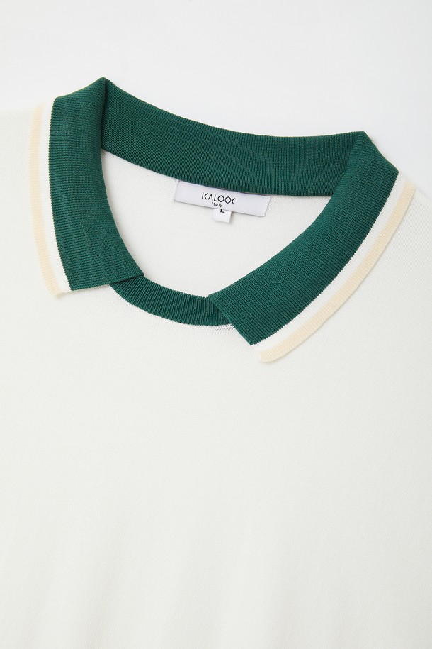 라이프앤 골프 라운드 카라 반팔 니트티 CSTEE113은 골프 및 일상에서 활용 가능한 공용 니트 티셔츠입니다. 네이비와 화이트 두 가지 색상으로 제공되며, 봄, 여름, 가을, 겨울 사계절 모두 착용 가능합니다. 레이온과 나일론 혼방의 베이직핏 반팔 니트 티셔츠로, 라운드넥에 카라가 추가된 모던하고 세련된 스트라이프 디자인이 특징입니다.
