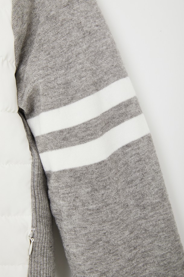 여성 방풍 미들넥 패딩 점퍼 CJP158는 베이직한 스타일의 아우터입니다. 봄, 여름, 가을, 겨울 사계절 모두 착용 가능하며, 무지 디자인으로 미니멀, 캐주얼, 클래식 등 다양한 스타일을 연출할 수 있습니다. 넉넉한 오버핏 또는 베이직핏으로 편안하게 착용 가능하며,  미들넥 디자인과 집업 여밈 방식으로 보온성을 높였습니다.  블랙, 아이보리 두 가지 색상으로 출시되었으며,  폴리에스터, 비스코스, 나일론 혼방 소재에 전체 안감 처리되어 방풍 기능을 제공합니다.  두꺼운 두께감과 긴 소매 기장으로 따뜻함을 더했습니다.
