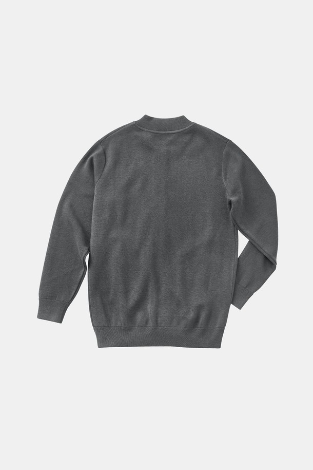 IKALOOK(이카룩) 니트 집업 블루종 가디건 CJP104는 베이직한 디자인의 니트 가디건으로, 캐주얼, 미니멀, 클래식 스타일을 선호하는 고객에게 적합합니다. 그레이, 블랙, 브라운 세 가지 색상으로 출시되어 다양한 코디에 활용할 수 있습니다. 봄, 여름, 가을, 겨울 사계절 모두 착용 가능하며, 부드러운 촉감의 폴리에스터, 아크릴, 폴리아미드 혼방 소재로 제작되었습니다. 긴 소매와 밑단, 소매 시보리 처리가 특징이며, 집업 스타일로 간편하게 착용할 수 있습니다. 데일리 아우터로 활용하기 좋은 베이직핏의 니트 가디건입니다.
