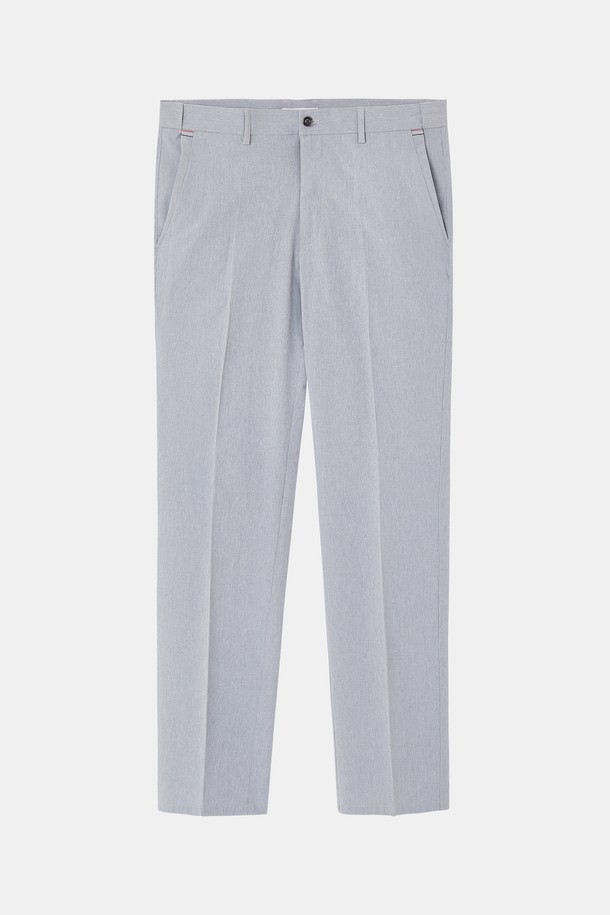 **아이스 스판 밴딩 슬랙스 CPT122**

시원한 아이스 소재와 스판덱스 혼방으로 제작되어 여름철에도 쾌적하게 착용 가능한 남성 슬랙스입니다. 레귤러핏으로 편안한 착용감을 제공하며, 활동성을 높여주는 밴딩 처리로 편의성을 더했습니다. 무지 디자인에 그레이 컬러로 어떤 상의와도 매치하기 쉬워, 캐주얼, 미니멀, 스포티 등 다양한 스타일을 연출할 수 있습니다. 골프룩은 물론, 일상 및 출근룩으로 활용하기에 적합합니다. 얇은 두께감으로 한여름에도 시원하게 입을 수 있는 실용적인 아이템입니다.
