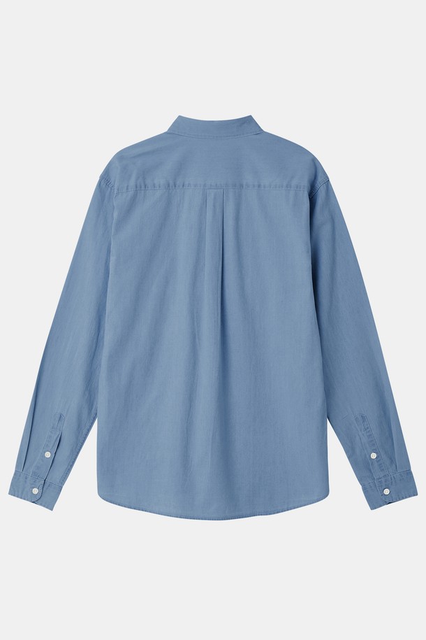 봄, 여름에 어울리는 베이직 청 남방 CSH102입니다. 라이트 블루와 블루 두 가지 색상으로 출시되었으며, 데님과 면 혼방 소재로 제작되어 부드러운 착용감을 선사합니다. 루즈핏에 차이나칼라 디자인과 긴 소매, 가슴 포켓, 소매 버튼 디테일이 더해져 캐주얼하면서도 멋스러운 스타일을 연출합니다. 얇은 두께감으로 간절기에도 활용하기 좋습니다.
