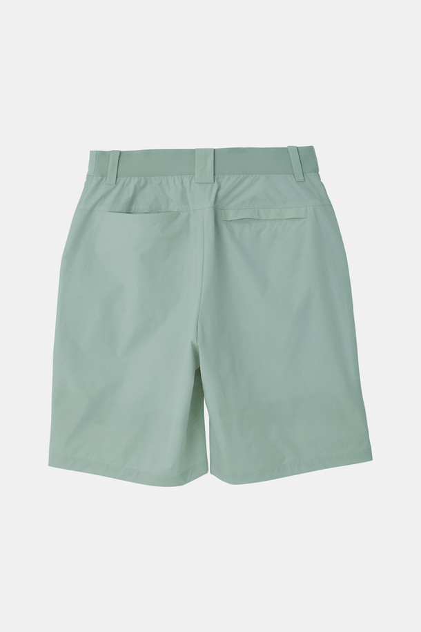 남성용 와이드 포켓 아이스 밴딩 반바지 CSPT105는 베이지, 네이비, 민트 색상으로 제공되며, 폴리에스터 소재의 내구성 있는 플리 원단을 사용하여 제작되었습니다. 무지 패턴에 와이드핏 디자인이 특징이며, 밴딩 처리로 편안한 착용감을 제공합니다. 사선 포켓과 전면 와이드 포켓 디테일이 돋보이는 이 반바지는 봄, 여름, 가을, 겨울에 일상 또는 캐주얼 스타일로 연출하기 좋습니다.
