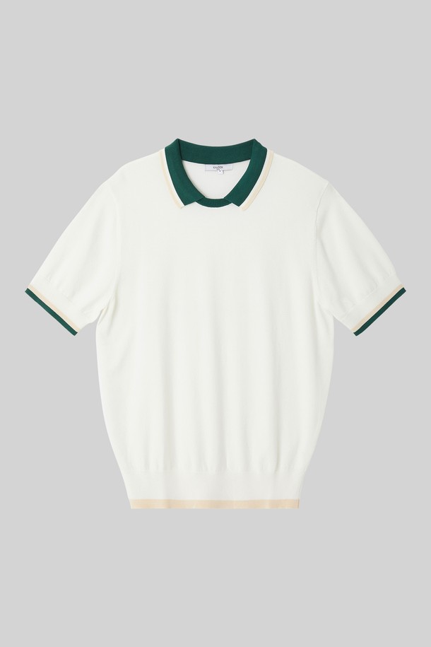 라이프앤 골프 라운드 카라 반팔 니트티 CSTEE113은 골프 및 일상에서 활용 가능한 공용 니트 티셔츠입니다. 네이비와 화이트 두 가지 색상으로 제공되며, 봄, 여름, 가을, 겨울 사계절 모두 착용 가능합니다. 레이온과 나일론 혼방의 베이직핏 반팔 니트 티셔츠로, 라운드넥에 카라가 추가된 모던하고 세련된 스트라이프 디자인이 특징입니다.
