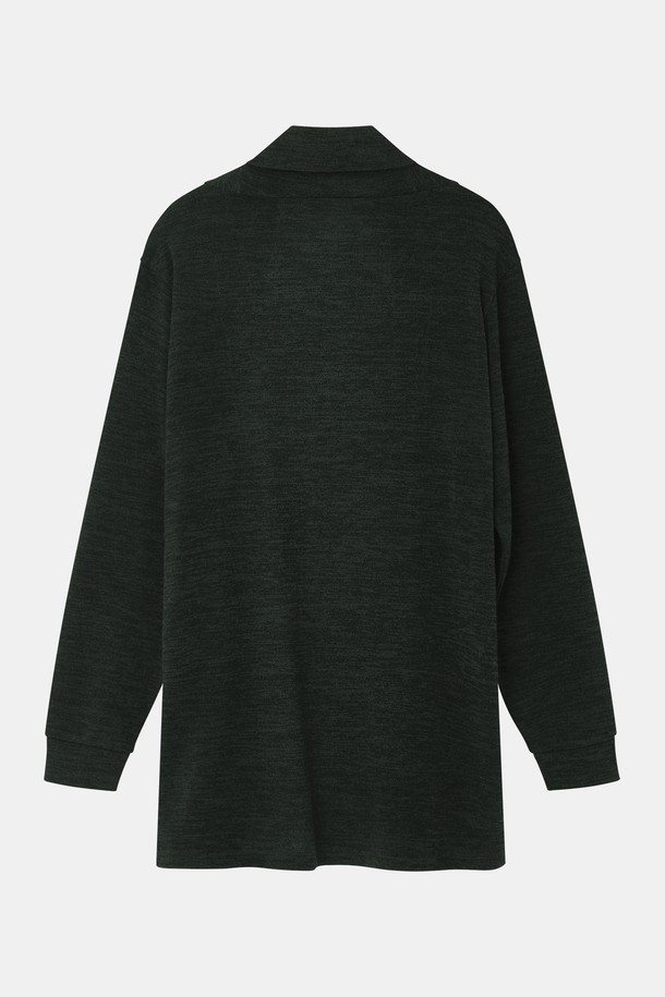 **봄가을 미들 숄 가디건 CKA101A**

부드러운 촉감과 신축성 있는 소재감의 여성용 봄, 가을 가디건입니다. 미들 기장으로 캐주얼하고 베이직한 스타일을 연출하며, 숄 디자인과 오픈형 여밈 방식으로 편안하게 착용할 수 있습니다. 블랙, 다크 그린 두 가지 색상으로 출시되어 데이트룩, 카페룩 등 다양한 TPO에 활용하기 좋습니다. 폴리에스터, 레이온, 스판 혼방으로 제작되어 편안함과 활동성을 동시에 잡았습니다. 미니멀, 클래식 스타일을 선호하는 분들께 추천합니다.
