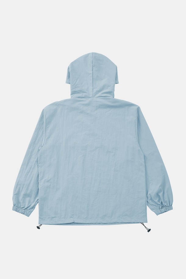 멀티컬러 후드 아노락 점퍼 CJP132는 폴리에스터와 레이온 혼방 소재로 제작되어 부드러운 촉감을 자랑하며, 봄, 가을 간절기에 착용하기 좋습니다. 후드와 스트링 디테일로 포인트를 더하고, 루즈핏으로 편안한 착용감을 선사합니다. 블랙, 베이지, 스카이, 다크그린, 그레이, 라이트그레이 등 다양한 색상으로 출시되어 데일리 캐주얼룩을 연출하기에 용이합니다.
