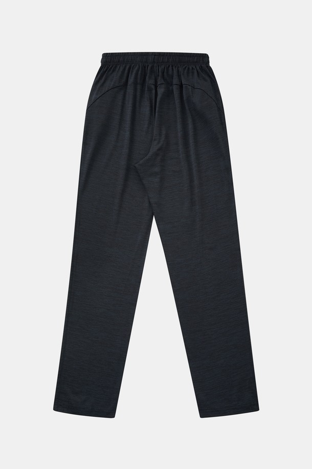 시원한 쿨링 소재와 뛰어난 신축성으로 활동성을 높인 쿨 러닝 스판 스포츠 팬츠 CPT145입니다. 7부 기장에 레귤러핏으로 편안하게 착용 가능하며, 러닝, 스포츠 활동에 적합한 디자인입니다. 땀 흡수와 통기성이 우수한 스판덱스 소재를 사용하여, 여름철 쾌적한 스포츠 활동을 즐길 수 있습니다.
