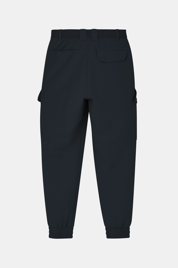 **봄/가을 스판 밴딩 카고 조거 팬츠 CPT149**

일상과 야외 활동에 적합한 봄/가을 시즌용 카고 조거 팬츠입니다. 그레이, 네이비, 라이트베이지 3가지 색상으로 출시되었으며, 얇은 두께감으로 편안한 착용감을 선사합니다. 신축성 있는 폴리에스터, 폴리우레탄 혼방 소재로 제작되어 활동성을 높였습니다. 조거핏 디자인에 밴딩 허리, 그리고 히든 포켓 디테일로 실용성을 더했습니다. 스포티하면서도 캐주얼한 스타일을 연출하기에 좋습니다.
