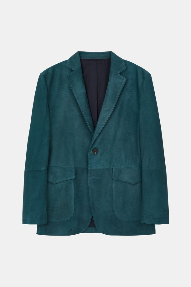 세련된 남성 스타일을 완성하는 양가죽 도트 패턴 재킷 CLJP114입니다. 부드러운 촉감의 양가죽으로 제작되어 고급스러운 착용감을 선사하며, 두꺼운 두께감으로 따뜻함을 더합니다. 클래식과 모던 스타일을 아우르는 디자인에 도트 패턴 디테일을 더해 개성 있는 포인트를 주었습니다. 봄, 가을 시즌에 이상적이며, 데이트룩, 모임룩, 비즈니스 캐주얼 등 다양한 TPO에 활용 가능합니다. 레귤러핏과 긴 소매 기장, 버튼 여밈 방식으로 편안함과 스타일리시함을 동시에 만족시키는 아이템입니다.
