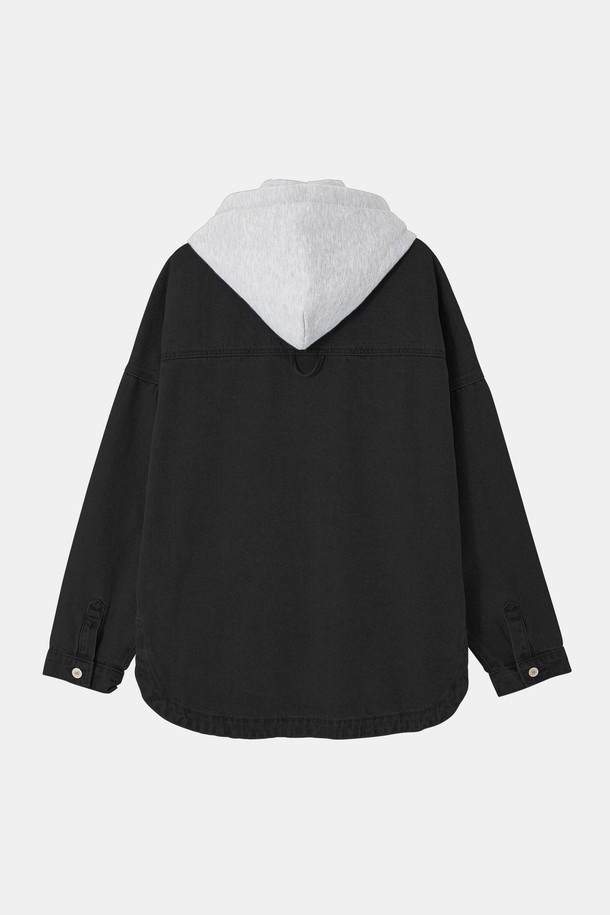 루즈핏으로 편안하게 착용 가능한 "루즈핏 탈부착 후드 데님 셔츠 CSH104"입니다. 라이트블루, 블루, 블랙 세 가지 색상으로 출시되어 다양한 스타일 연출이 가능하며, 데님과 면 혼방 소재로 제작되어 부드러운 촉감을 선사합니다. 탈부착 가능한 후드 디자인과 버튼다운 디테일로 캐주얼하고 베이직한 무드를 더했습니다. 봄, 여름, 가을, 겨울 사계절 모두 활용 가능한 데일리 웨어입니다. 무지 패턴에 긴 소매 기장으로 어떤 스타일에도 쉽게 매치할 수 있습니다.
