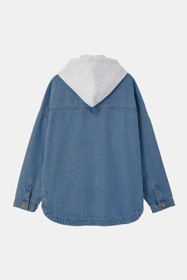 루즈핏 탈부착 후드 데님 셔츠 CSH104는 데일리 웨어, 동네 마실룩, 쇼핑룩에 적합한 베이직하고 캐주얼한 스타일의 공용 상의입니다. 봄, 여름, 가을, 겨울 사계절 모두 착용 가능하며, 넉넉한 오버핏과 루즈핏으로 편안한 착용감을 선사합니다. 면 소재의 긴소매 데님 셔츠로, 탈부착 가능한 후드가 있어 다양한 스타일 연출이 용이합니다. 블루, 라이트블루, 블랙 세 가지 색상으로 출시되어 취향에 맞게 선택할 수 있으며, 캐주얼, 미니멀한 스타일에 잘 어울립니다. 베이직한 디자인으로 어떤 하의와도 매치하기 쉬워 활용도가 높습니다.
