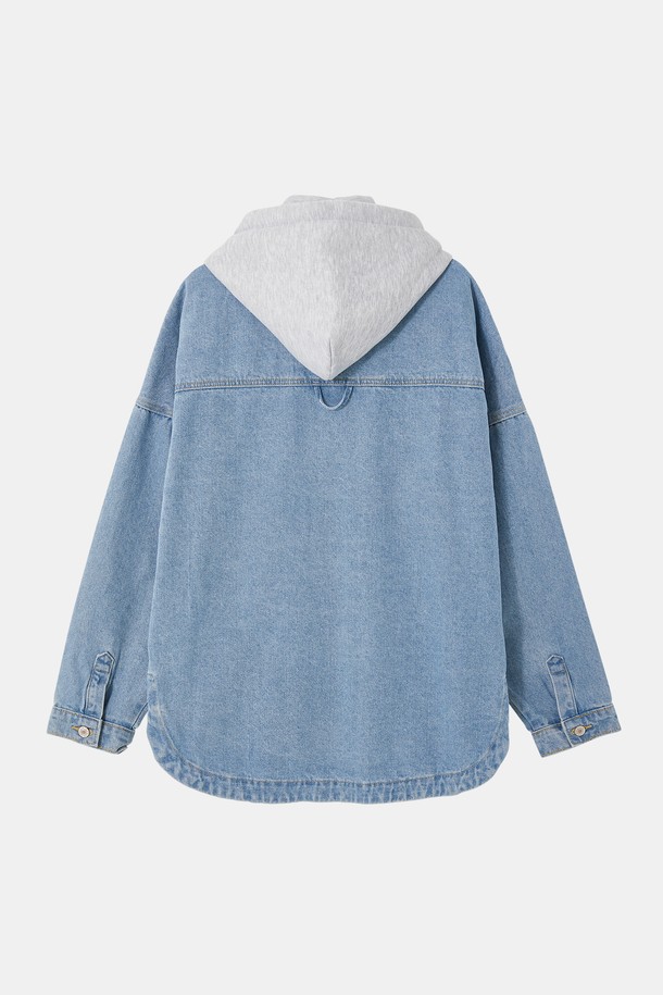 루즈핏 탈부착 후드 데님 셔츠 CSH104는 캐주얼하고 미니멀한 스타일을 연출하기 좋은 상의입니다. 블루, 라이트 블루, 블랙 세 가지 색상으로 출시되었으며, 봄, 여름, 가을, 겨울 사계절 내내 활용할 수 있습니다. 넉넉한 오버핏 루즈핏으로 편안한 착용감을 선사하며, 탈부착 가능한 후드로 다양한 스타일을 연출할 수 있습니다. 면 소재의 데님 원단으로 제작되어 내구성이 뛰어나며, 무지 디자인으로 어떤 스타일에도 쉽게 매치할 수 있습니다. 긴 소매 기장과 두꺼운 두께로 제작되어 간절기나 겨울철에 따뜻하게 입을 수 있습니다.
