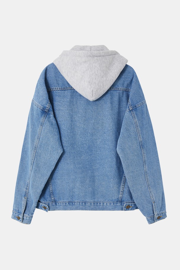 봄, 가을에 활용하기 좋은 '봄가을 탈부착 후드 데님 재킷 CJP136'입니다. 캐주얼하고 베이직한 스타일로, 데일리룩에 편안하게 매치하기 좋습니다. 라이트 블루, 블루, 블랙 세 가지 색상으로 출시되었으며, 세미 오버핏으로 제작되어 편안한 착용감을 선사합니다. 탈부착 가능한 후드 디테처블 후드로 다양한 스타일 연출이 가능하며, 쇼핑이나 산책 시 가볍게 걸치기 좋습니다. 데님과 코튼 혼방 소재로 제작되어 봄, 여름, 가을, 겨울 사계절 활용도가 높습니다.
