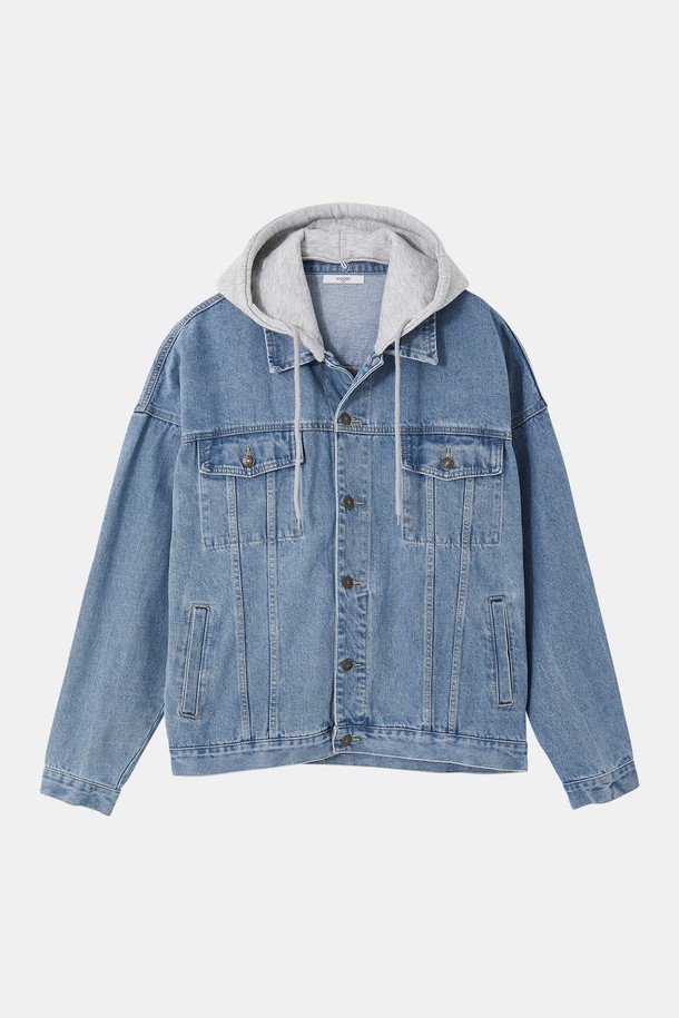 세련된 남성 캐주얼 스타일을 완성하는 봄/가을 탈부착 후드 데님 재킷 CJP136입니다. 부드러운 데님 소재로 제작되어 편안한 착용감을 선사하며, 레귤러 핏으로 어떤 스타일에도 잘 어울립니다. 연청 컬러와 무지 디자인으로 미니멀하면서도 세련된 분위기를 연출합니다. 탈부착 가능한 후드는 다양한 스타일을 연출할 수 있도록 도와주며, 버튼 여밈 방식과 긴 소매 기장으로 실용성을 더했습니다. 일상 속에서 편안하게 즐겨 입을 수 있는 데님 재킷으로, 봄, 가을 시즌 활용도가 높습니다.
