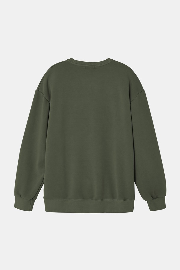 톤 다운된 위싱 컬러감과 은은한 피그먼트 위싱 처리로 빈티지한 무드를 더한 멀티컬러 피그먼트 맨투맨 티셔츠 CTEE117입니다. 그레이, 차콜, 카키, 브라운 4가지 베이직 컬러로 출시되어 어떤 하의에도 쉽게 매치할 수 있습니다. 봄, 여름, 가을, 겨울 사계절 내내 활용 가능하며, 넉넉한 오버핏 또는 베이직핏으로 편안하게 착용 가능합니다. 집콕룩, 동네 마실룩 등 캐주얼, 미니멀, 클래식 스타일 모두 소화 가능한 데일리 아이템입니다. 면 소재로 제작되어 부드러운 촉감을 선사하며, 이너로도 활용하기 좋습니다.
