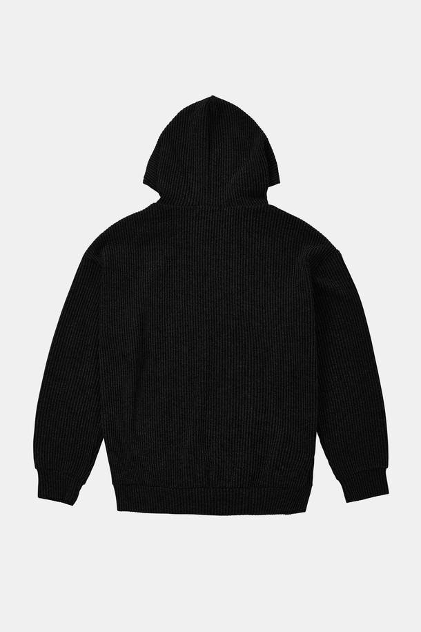 오버핏 빅사이즈 골지 포켓 후드티 CTEE124는 캐주얼과 스트리트 스타일을 모두 만족시키는 후드티입니다. 부드러운 면 소재로 제작되어 편안한 착용감을 선사하며, 두꺼운 두께감으로 따뜻하게 입을 수 있습니다. 블랙 컬러에 골지 패턴이 더해져 세련된 느낌을 주며, 긴 소매와 넉넉한 오버핏으로 활동성을 높였습니다. 넉넉한 사이즈로 편안하게 착용 가능하며, 일상에서 폭넓게 활용할 수 있는 아이템입니다.
