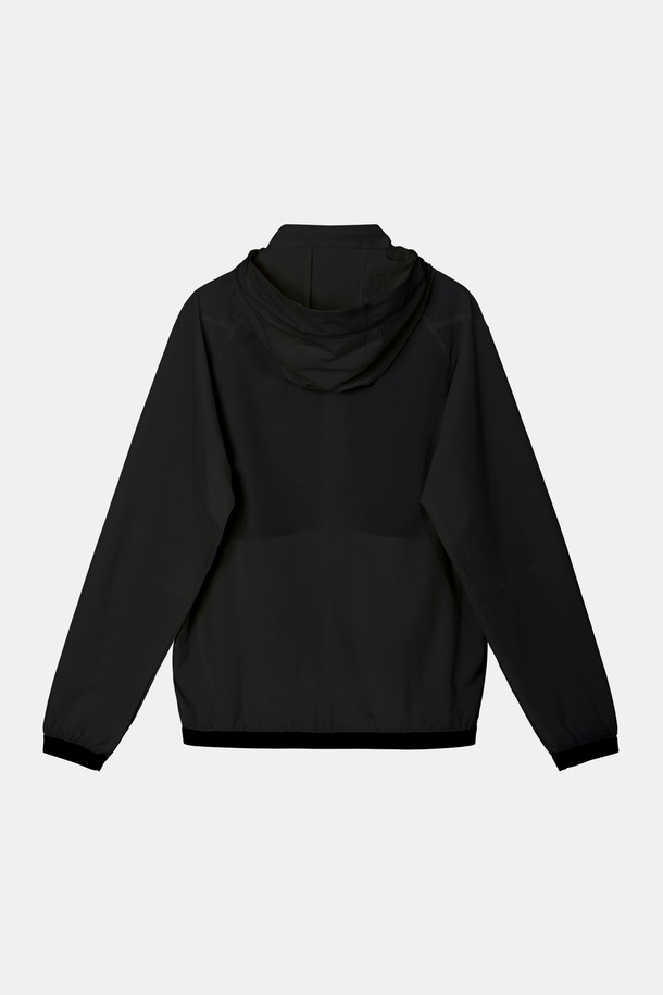 스포츠 사방 스판 후드 바람막이 CJP143은 공용으로 착용 가능한 스포티한 무드의 바람막이입니다. 봄, 가을 시즌에 적합하며, 나일론과 스판덱스 혼방 소재로 제작되어 부드러운 촉감과 활동성을 제공합니다. 무지 디자인에 레귤러핏으로 제작되었으며, 후드와 집업 스타일로 간편하게 착용할 수 있습니다. 얇은 두께감과 방풍 기능을 갖춰 러닝, 피트니스, 등산 등 다양한 스포츠 활동 및 일상에서 활용하기 좋습니다. 크롭 기장과 긴 소매 디자인으로 트렌디한 스타일을 연출할 수 있습니다.
