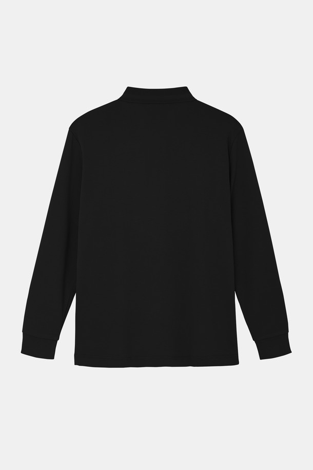 쓰리버튼 스판 카라넥 긴팔티 CTEE120은 베이직한 디자인으로 출근룩, 비즈니스 캐주얼에 활용하기 좋은 티셔츠입니다. 봄, 가을에 적합하며, 레귤러핏과 레귤러 기장으로 편안한 착용감을 선사합니다. 무지 패턴의 블랙 컬러로 어떤 스타일에도 잘 어울리며, 스판 소재로 제작되어 활동성을 높였습니다. 3버튼 카라넥 디자인과 긴 소매가 클래식하고 미니멀한 스타일을 연출합니다.
