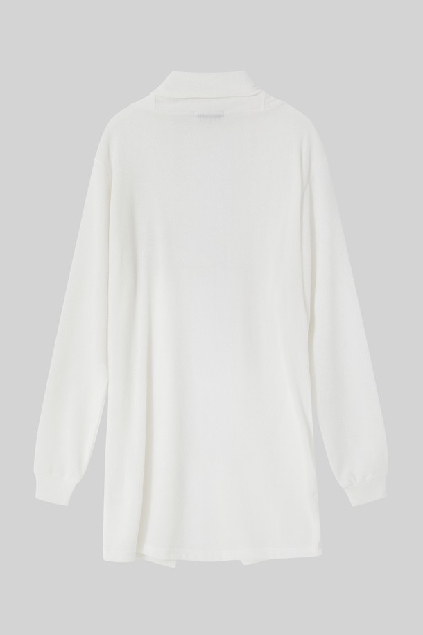 **멀티컬러 미들 숄 가디건 CKA103A**는 여성용 숄 카라 디자인의 가디건입니다. 부드러운 니트 소재로 제작되었으며, 얇은 두께감으로 봄, 가을에 착용하기 좋습니다. 무지 패턴의 멀티컬러 배색이 특징이며, 7부 소매와 레귤러 핏으로 제작되었습니다. 일상 또는 데이트룩, 모임룩에 클래식, 미니멀, 캐주얼 스타일로 연출하기 용이합니다. 오픈형 디자인으로 편안하게 착용할 수 있습니다.
