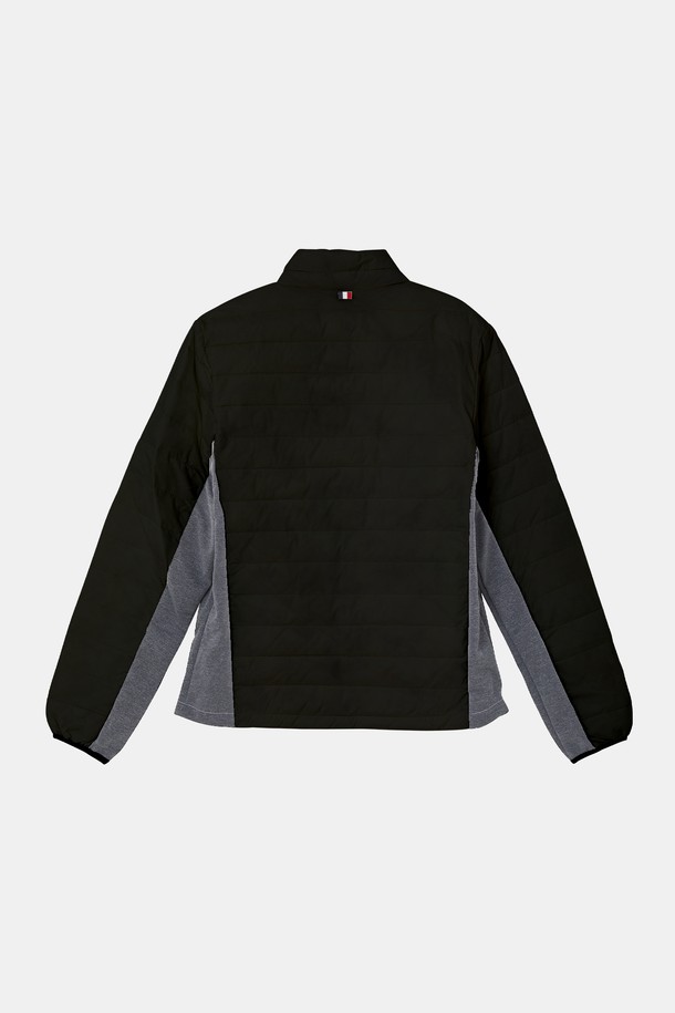 사이드 스판 경량 패딩 점퍼 CJP151는 남녀 모두 착용 가능한 캐주얼하고 스포티한 스타일의 점퍼입니다. 가을, 겨울 시즌에 적합하며, 가볍고 부드러운 촉감의 나일론과 스판덱스 혼방 소재로 제작되었습니다. 레귤러 핏에 집업 스타일로 편안하게 착용 가능하며, 일상복과 출근룩에 모두 잘 어울립니다. 블랙과 그레이 두 가지 색상으로 출시되었으며, 사이드 배색 디테일이 돋보입니다. 얇은 두께감으로 간절기에도 부담 없이 착용할 수 있습니다.
