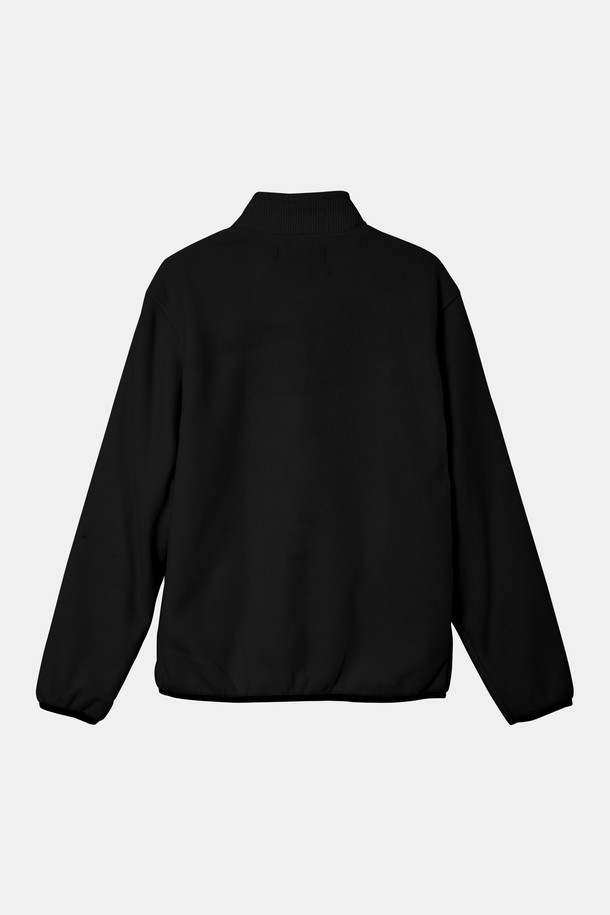 코듀로이 카라 플리스 점퍼 CJP150은 겨울철 따뜻함과 스타일을 동시에 만족시키는 아우터입니다. 부드러운 플리스 안감과 보온성이 뛰어난 두꺼운 두께감으로 추운 날씨에도 든든하게 착용할 수 있습니다. 캐주얼, 베이직 스타일을 선호하는 남녀 모두에게 잘 어울리며, 블랙 색상의 무지 디자인으로 어떤 옷에도 쉽게 매치할 수 있습니다. 레귤러핏으로 편안한 착용감을 제공하며, 집업 방식과 카라 디테일이 특징입니다. 코듀로이 소재 특유의 부드러운 촉감이 매력적인 데일리 점퍼입니다.
