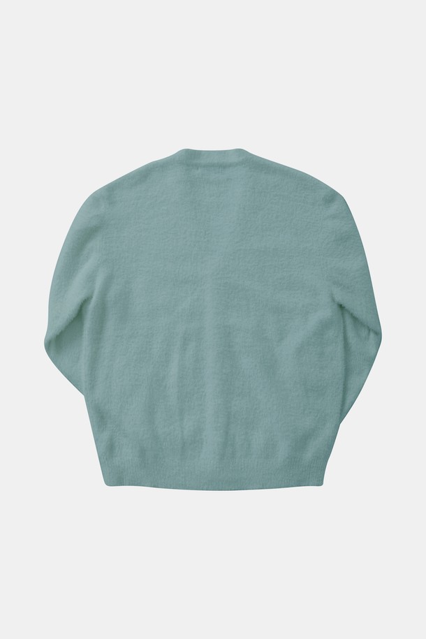 부드러운 모헤어 소재로 제작된 멀티컬러 가디건입니다. 민트 및 그린 컬러 배색이 돋보이며, 베이직하고 캐주얼한 스타일을 연출합니다. 긴 소매와 레귤러 기장으로 가을, 겨울철 따뜻하게 착용할 수 있습니다. V넥 디자인에 버튼 디테일을 더해 포인트를 주었으며, 레귤러핏으로 편안하게 착용 가능합니다. 모임룩, 캐주얼, 클래식, 미니멀 스타일 모두 소화 가능한 활용도 높은 아이템입니다.
