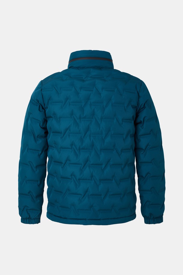 방풍 퀼팅 미들넥 다운 점퍼 CJP152는 겨울철 추위로부터 당신을 보호해 줄 베이직 스타일의 다운 점퍼입니다. 넉넉한 두께감과 부드러운 촉감의 나일론 소재로 제작되어 편안한 착용감을 선사합니다. 미들넥 디자인과 퀼팅 디테일이 특징이며, 톤온톤 블루 컬러가 어떤 옷에도 잘 어울립니다. 일상, 출근, 여행 등 다양한 TPO에 활용 가능하며, 캐주얼, 미니멀, 클래식 스타일을 즐겨 입는 분들께 추천합니다. 특히 방풍 기능과 뛰어난 보온성으로 한겨울에도 따뜻하게 입을 수 있습니다.
