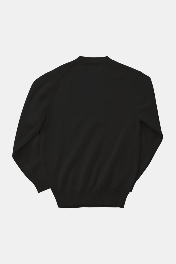 **멀티컬러 에어울 긴팔 니트 CNIT109**

가을, 겨울 시즌에 어울리는 여성용 멀티컬러 에어울 긴팔 니트입니다. 부드러운 촉감의 울 혼방 소재로 제작되어 따뜻하고 편안한 착용감을 선사합니다. 크롭 기장과 루즈핏 디자인으로 트렌디한 스타일을 연출하며, 라운드넥으로 편안함을 더했습니다. 출근룩과 모임룩 모두 활용 가능한 베이직 스타일의 니트로, 클래식, 미니멀, 캐주얼 등 다양한 스타일을 소화할 수 있습니다.
