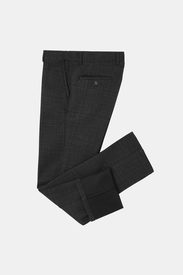 **최대 5문장 상품 설명:**

남성 비즈니스 슬랙스 CPT166입니다. 가을, 겨울 시즌에 적합하며, 부드러운 촉감의 기모 안감과 스판 소재로 편안한 착용감을 선사합니다. 슬림핏 디자인에 블랙, 차콜 색상으로 출시되어 클래식하고 미니멀한 스타일을 연출합니다. 비즈니스 캐주얼, 출근룩, 오피스룩 등 다양한 TPO에 활용 가능하며, 무지 패턴으로 어떤 상의와도 잘 어울립니다. 두꺼운 두께감으로 보온성을 높였습니다.
