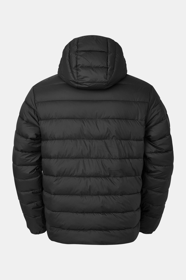 데일리앤스포츠 후드 패딩 점퍼 CJP156는 겨울철 추위를 막아줄 공용 숏패딩입니다. 블랙 컬러의 무지 디자인으로 스포티함과 캐주얼한 스타일을 동시에 연출할 수 있습니다. 두꺼운 두께감과 부드러운 촉감의 나일론 소재를 사용하여 편안한 착용감을 제공합니다. 후드와 퀼팅 디테일, 그리고 긴 소매와 집업 여밈 방식으로 디자인되었으며, 레귤러핏으로 제작되어 활동성을 높였습니다. 안감은 패딩으로 제작되어 보온성을 극대화한 데일리 패딩 점퍼입니다.
