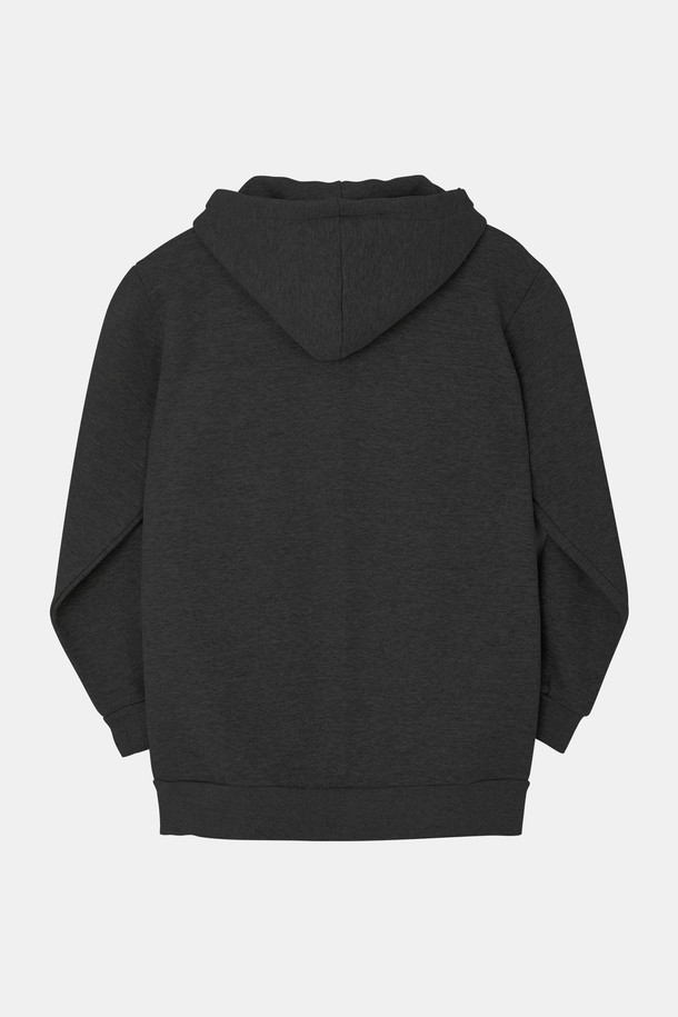 베이직 코튼 기모 후드 집업 CTEE129는 일상에서 편안하게 착용하기 좋은 공용 후드 집업입니다. 부드러운 촉감의 면 소재와 안감 기모 처리로 가을, 겨울 시즌에 따뜻하게 입을 수 있습니다. 레귤러핏으로 제작되어 활동성이 뛰어나며, 무지 디자인과 블랙 컬러로 어떤 스타일에도 쉽게 매치할 수 있습니다. 캠핑룩, 집콕룩 등 캐주얼하고 미니멀한 스타일을 연출하기에 적합하며, 베이직한 디자인으로 유행을 타지 않고 오랫동안 즐겨 입을 수 있습니다.
