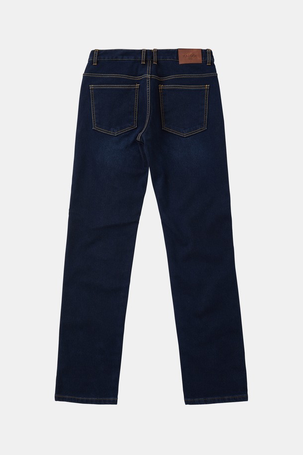 레귤러핏으로 편안하게 떨어지는 진청 데님 팬츠 CJN114입니다. 가을, 겨울 시즌에 어울리는 두꺼운 두께감과 기모 안감으로 따뜻하게 착용할 수 있습니다. 스판 소재를 사용하여 활동성을 높였으며, 베이직하고 캐주얼한 스타일로 출근룩, 캠핑룩 등 다양한 TPO에 활용 가능합니다. 무지 디자인으로 어떤 상의와도 쉽게 매치할 수 있어 활용도가 높습니다. 캐주얼, 클래식, 미니멀 스타일을 즐겨 입는 분들께 추천합니다.
