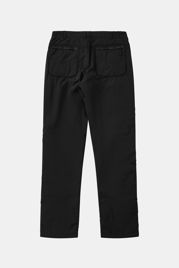 **헤비 밴딩 일자 패딩 팬츠 CPT167**은 블랙과 네이비 두 가지 색상으로 출시된 패딩 팬츠입니다. 폴리에스터와 폴리우레탄 혼방 소재로 제작되어 봄, 여름, 가을, 겨울 사계절 모두 활용 가능합니다. 헤비 두께감의 일자핏으로 레귤러핏과 와이드핏 두 가지 스타일을 연출할 수 있으며, 밴딩 처리로 편안한 착용감을 제공합니다. 미니멀, 캐주얼, 클래식 등 다양한 스타일을 소화하며, 출근룩으로도 활용하기 좋습니다.
