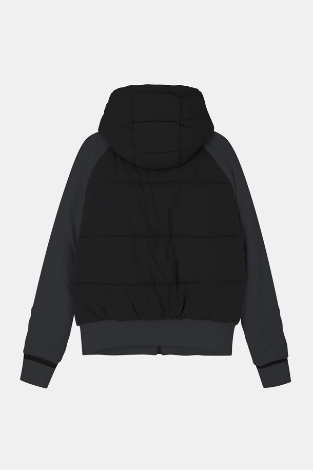 여성 방풍 후드 패딩 점퍼 CJP157는 베이직한 디자인으로 데일리룩과 골프웨어에 활용하기 좋은 아우터입니다. 아이보리, 차콜 두 가지 색상으로 출시되었으며, 사계절 착용 가능한 보통 두께감의 점퍼입니다. 방풍 기능성 원단과 보온성 안감, 경량 충전재를 사용하여 활동성과 따뜻함을 제공합니다. 후드 조절 스트링과 스토퍼 디테일로 실용성을 더했으며, 집업 스타일로 간편하게 착용 가능합니다. 미니멀, 캐주얼, 스포티한 스타일을 즐기는 분들께 추천합니다.
