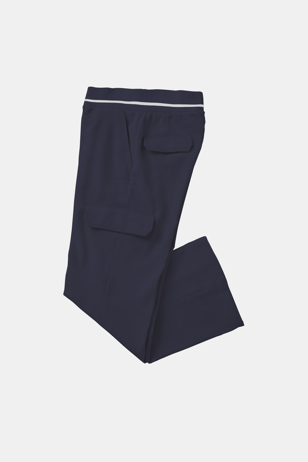 여성 밴딩 코듀로이 기모 팬츠 CPT178는 부드러운 촉감과 보온성을 갖춘 여성용 바지입니다. 아이보리, 네이비 두 가지 색상으로 제공되며, 데일리룩과 골프웨어에 모두 활용 가능합니다. 봄, 여름, 가을, 겨울 사계절 내내 착용할 수 있으며, 밴딩 처리로 편안한 착용감을 선사합니다. 레귤러핏의 코듀로이 소재에 기모 안감을 더해 따뜻하고 포근한 느낌을 주며, 카고 포켓과 사선 주머니 디자인으로 실용성을 높였습니다.
