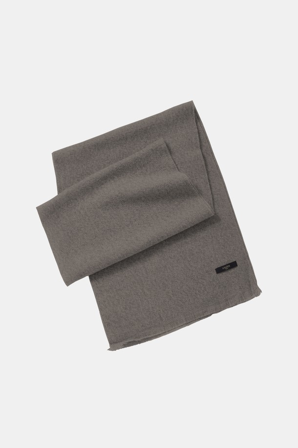 멀티컬러 보카시 머플러 CMU103은 블랙, 그레이, 아이보리, 베이지, 라이트브라운 등 다양한 색상으로 출시되어 어떤 스타일에도 매치하기 용이합니다. 아크릴 소재로 제작되어 부드러운 촉감을 선사하며, 봄, 여름, 가을, 겨울 사계절 내내 착용 가능합니다. 보카시 무늬와 무지 디자인으로 캐주얼하고 베이직한 스타일을 연출할 수 있습니다. 두께는 보통이며, 남녀 공용으로 활용할 수 있어 실용적입니다. 데일리룩에 포인트 아이템으로 활용하여 개성 있는 스타일을 완성해보세요.
