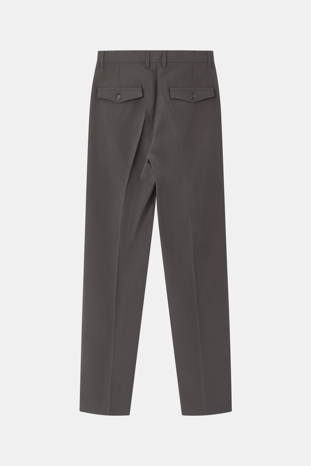 세련된 남성 스타일을 위한 봄/가을 시즌 필수 아이템, "봄가을 스판 밴딩 원턱 슬랙스 팬츠 CPT118"입니다. 베이직하고 클래식한 디자인으로 출근룩과 비즈니스 캐주얼에 완벽하게 어울립니다. 부드러운 스판 소재와 밴딩 디테일, 그리고 활동성을 더하는 원턱 디자인으로 편안한 착용감을 선사합니다. 얇은 두께감과 레귤러핏으로 제작되어 봄, 가을 시즌에 활용도가 높으며, 미니멀하고 클래식한 스타일을 연출하기 좋습니다. 그레이 컬러의 무지 디자인으로 다양한 상의와 쉽게 매치하여 폭넓은 스타일을 소화할 수 있습니다.
