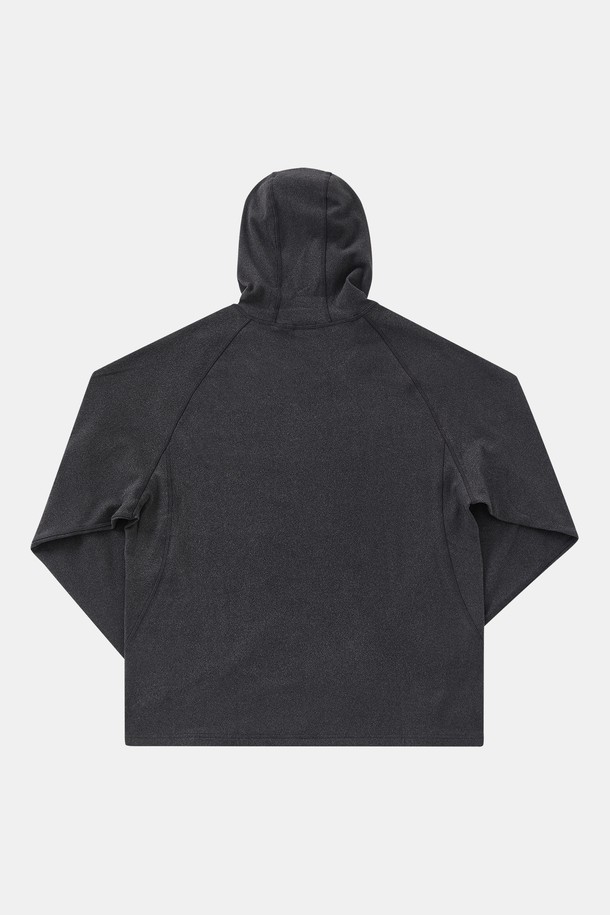 액티브 하이넥 플리스 후드티 CTEE109는 스포츠 활동과 일상 모두에서 활용 가능한 공용 의류입니다. 부드러운 플리스 소재와 두꺼운 두께감으로 가을, 겨울철에도 따뜻하게 착용할 수 있습니다. 하이넥 디자인과 하프 집업 디테일이 스포티하면서도 캐주얼한 스타일을 연출합니다. 레귤러핏으로 편안한 착용감을 제공하며, 무지 디자인으로 다양한 룩에 매치하기 용이합니다. 러닝룩, 등산룩, 피트니스룩 등 활동적인 TPO에 적합하며, 스포티, 캐주얼, 미니멀 스타일을 선호하는 분들께 추천합니다.
