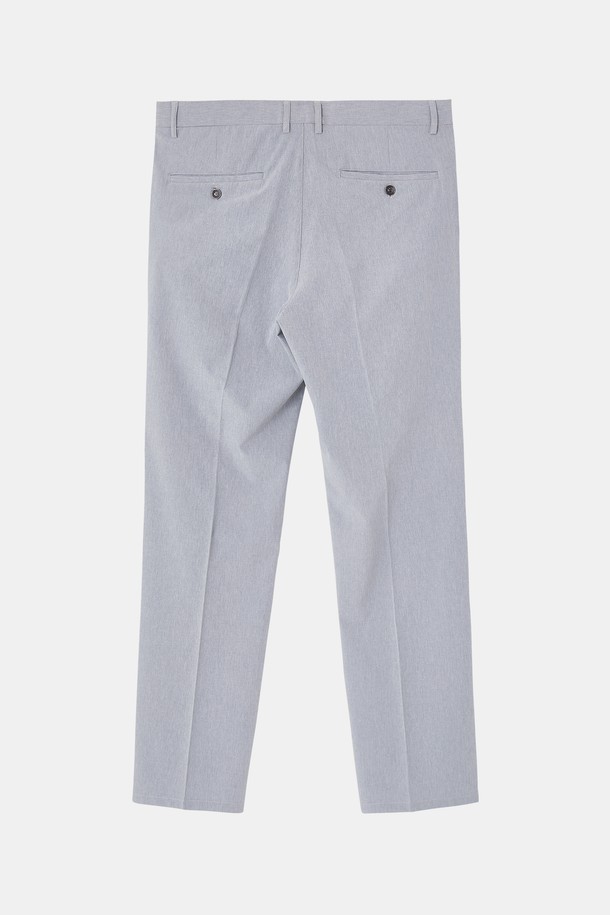 **아이스 스판 밴딩 슬랙스 CPT122**

시원한 아이스 소재와 스판덱스 혼방으로 제작되어 여름철에도 쾌적하게 착용 가능한 남성 슬랙스입니다. 레귤러핏으로 편안한 착용감을 제공하며, 활동성을 높여주는 밴딩 처리로 편의성을 더했습니다. 무지 디자인에 그레이 컬러로 어떤 상의와도 매치하기 쉬워, 캐주얼, 미니멀, 스포티 등 다양한 스타일을 연출할 수 있습니다. 골프룩은 물론, 일상 및 출근룩으로 활용하기에 적합합니다. 얇은 두께감으로 한여름에도 시원하게 입을 수 있는 실용적인 아이템입니다.
