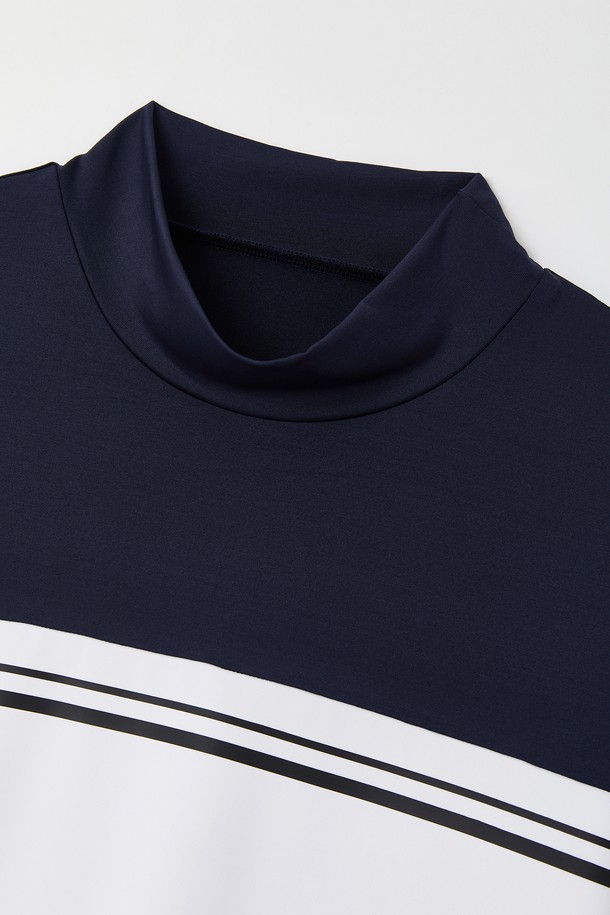 남성용 라이프앤 스포츠 미들넥 긴팔 티셔츠 CTEE110입니다. 블랙과 화이트 두 가지 색상으로 제공되며, 골프, 스포츠, 야외 활동 등 다양한 활동에 적합합니다. 봄, 여름, 가을, 겨울 사계절 모두 활용 가능하며, 신축성이 뛰어난 폴리에스터와 폴리우레탄 혼방 소재로 제작되었습니다. 심플하고 스포티한 컬러블록 디자인에 베이직핏, 레귤러 기장으로 편안하게 착용할 수 있으며, 이너웨어로 활용하기에도 좋습니다.
