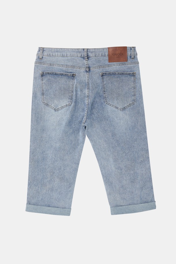 **7부 워싱 스판 데님 팬츠 CSPT107**

남성용 7부 워싱 스판 데님 팬츠로, 라이트 블루, 블루, 딥 블루 3가지 색상으로 만나보실 수 있습니다. 면과 스판 혼방 소재로 제작되어 편안한 착용감과 활동성을 자랑하며, 슬림핏, 레귤러핏, 와이드핏 등 다양한 핏을 선택할 수 있습니다. 7부 기장에 워싱 처리된 데님으로 캐주얼한 스타일을 연출하며, 스판 신축성, 포켓 라인 디테일, 가죽 패치 포인트로 포인트를 더했습니다.
