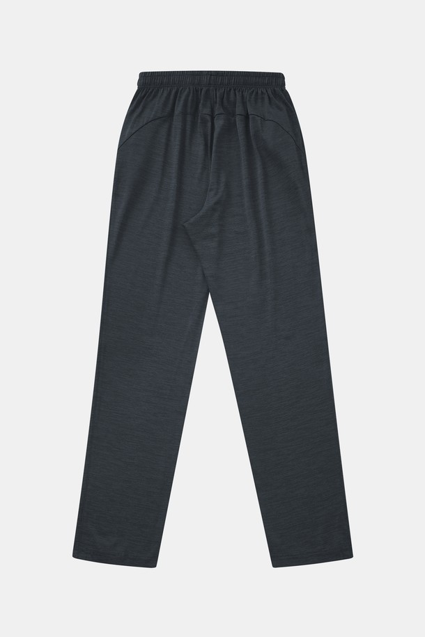 쿨 러닝 스판 스포츠 팬츠 CPT145는 뛰어난 신축성과 시원한 냉감 기능을 갖춘 남녀 공용 스포츠 팬츠입니다. 봄, 여름, 가을 세 계절 모두 활용 가능하며, 레귤러핏에 부드러운 촉감의 폴리에스터 소재로 제작되었습니다. 허리 조절 스트랩과 지퍼 사선 포켓, 밴딩 스타일로 편안한 착용감을 제공하며, 러닝룩, 피트니스룩, 캐주얼 등 다양한 스타일에 활용하기 좋습니다. 그레이와 네이비 두 가지 색상으로 만나보세요.
