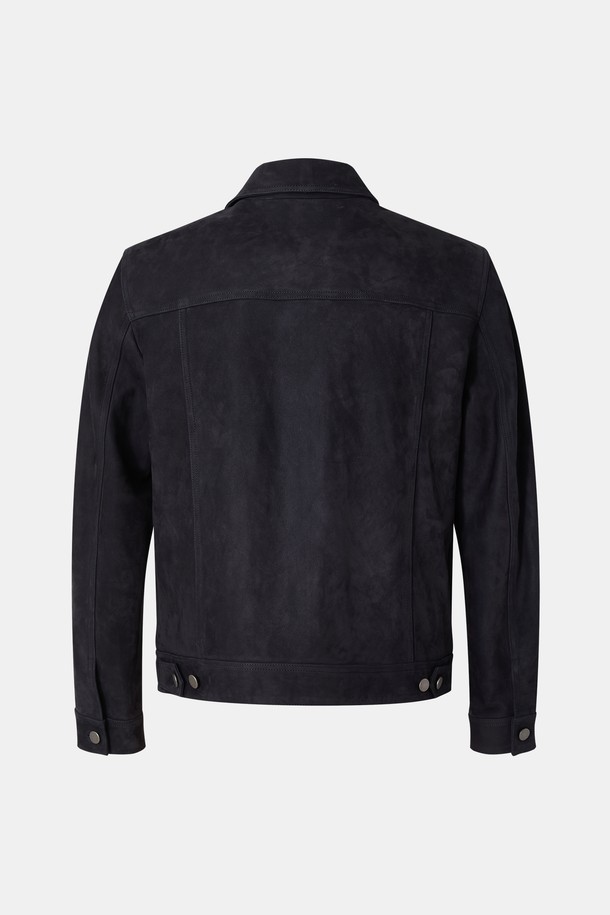 네이비와 다크블루 컬러로 만나볼 수 있는 염소가죽 스웨이드 트러커 재킷 CLJP118입니다. 부드러운 촉감의 염소가죽 스웨이드 소재로 제작되어 봄, 가을에 착용하기 좋습니다. 무지 디자인에 레귤러 핏, 레귤러 기장으로 캐주얼 및 클래식 스타일을 연출할 수 있습니다. 데이트룩, 모임룩, 비즈니스 캐주얼 등 다양한 TPO에 활용 가능하며, 버튼 플랩 포켓 디테일이 돋보입니다. 긴 소매 기장의 트러커 자켓으로 미니멀한 스타일을 완성해보세요.
