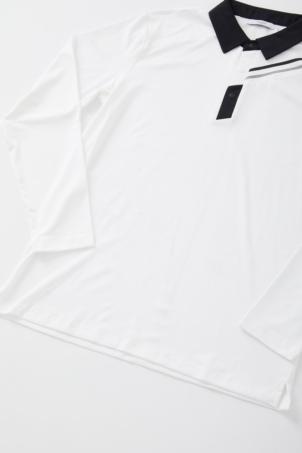 스포츠 사선 스판 카라넥 긴팔 티셔츠 CTEE126은 남녀 공용으로, 봄, 가을에 스포티하게 연출하기 좋은 상의입니다. 화이트와 블랙 두 가지 색상으로 출시되었으며, 레귤러 핏에 긴 소매 기장으로 제작되었습니다. 신축성 있는 스판 소재를 사용하여 활동성을 높였으며, 카라넥과 사선 패턴으로 디자인 포인트를 더했습니다. 피트니스룩, 러닝룩, 골프룩 등 다양한 스포츠 활동과 일상에서 캐주얼하게 활용하기 좋습니다.
